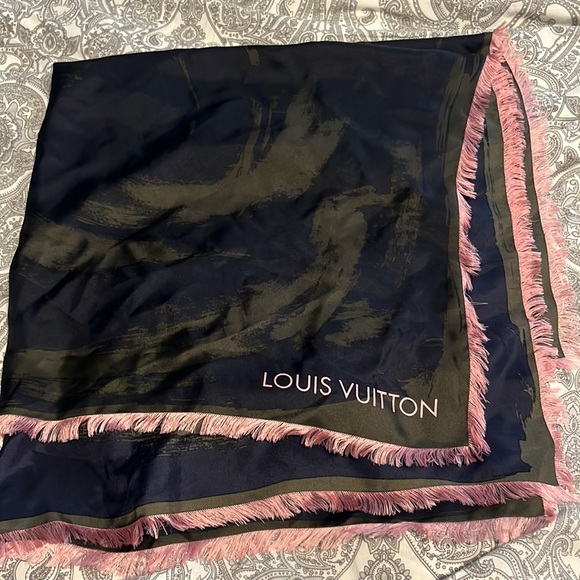 Louis Vuitton silk square - Picture 3 of 3
